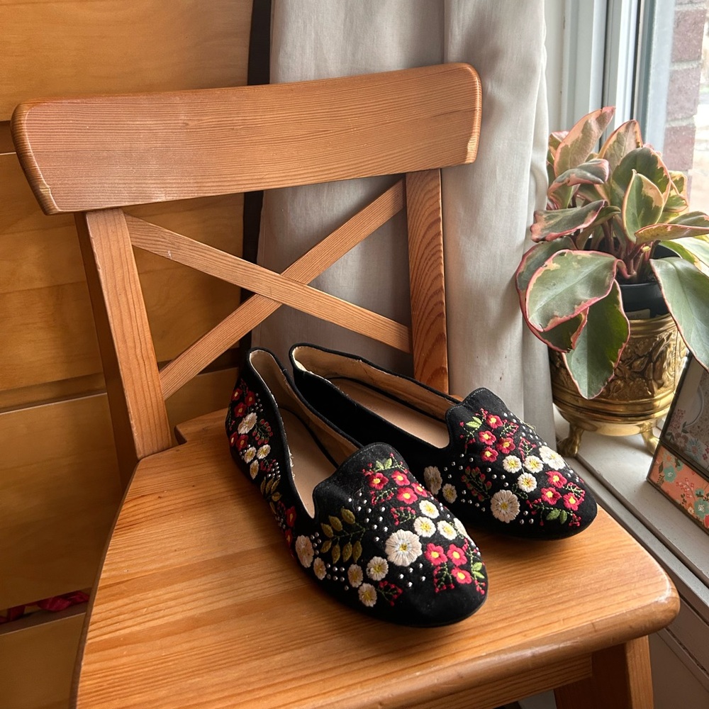 Like New - Flowers embroidered TOPSHOP flats - size 37 🖤